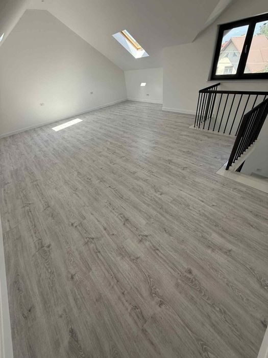 Închiriez casă tip duplex