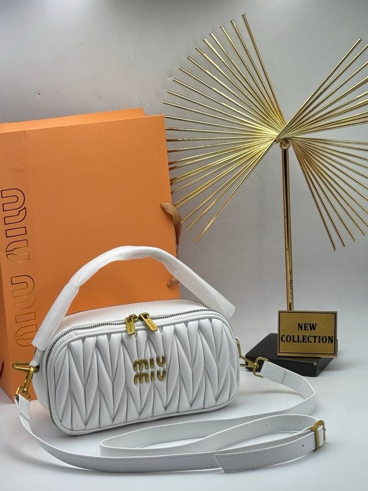 Geanta Miu Miu Noua !!! Dimensiuni 24/13 !!!