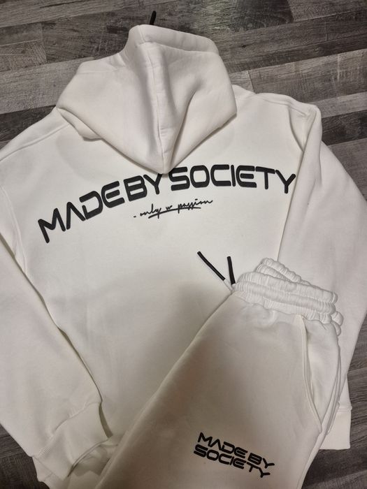 Trening barbat noi cu eticheta