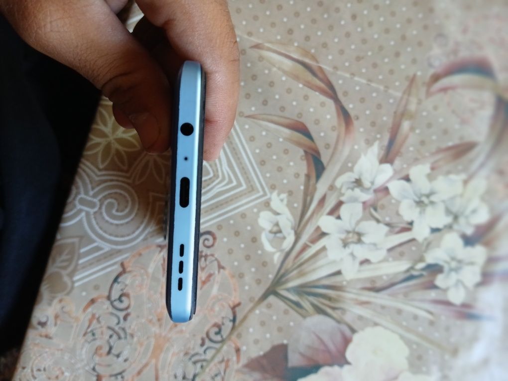 Продавам нов телефон Motorola g72