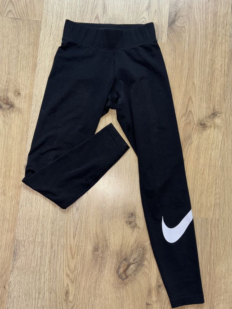 Разпродажба на спортни дрехи NIKE nike