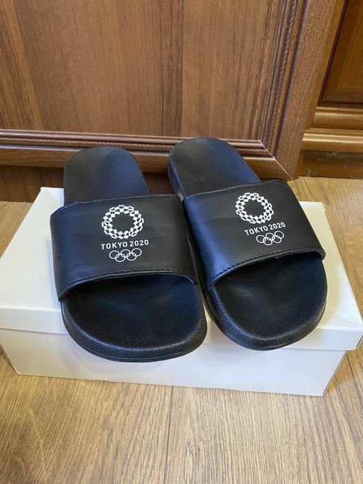 Шлепки кожаные качество хорошее.