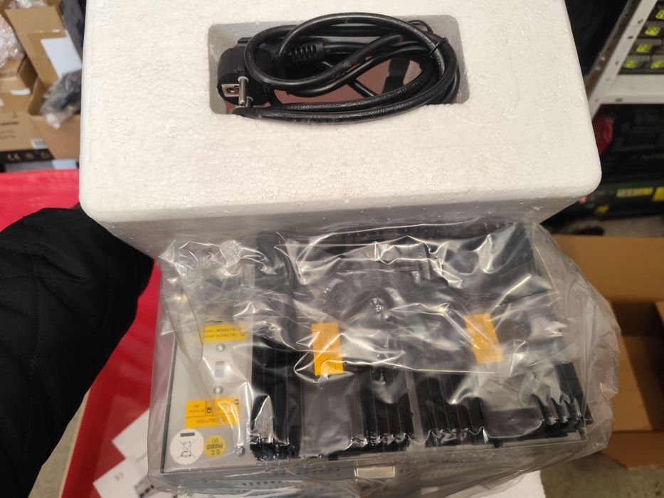 Двоен лабораторен захранващ блок