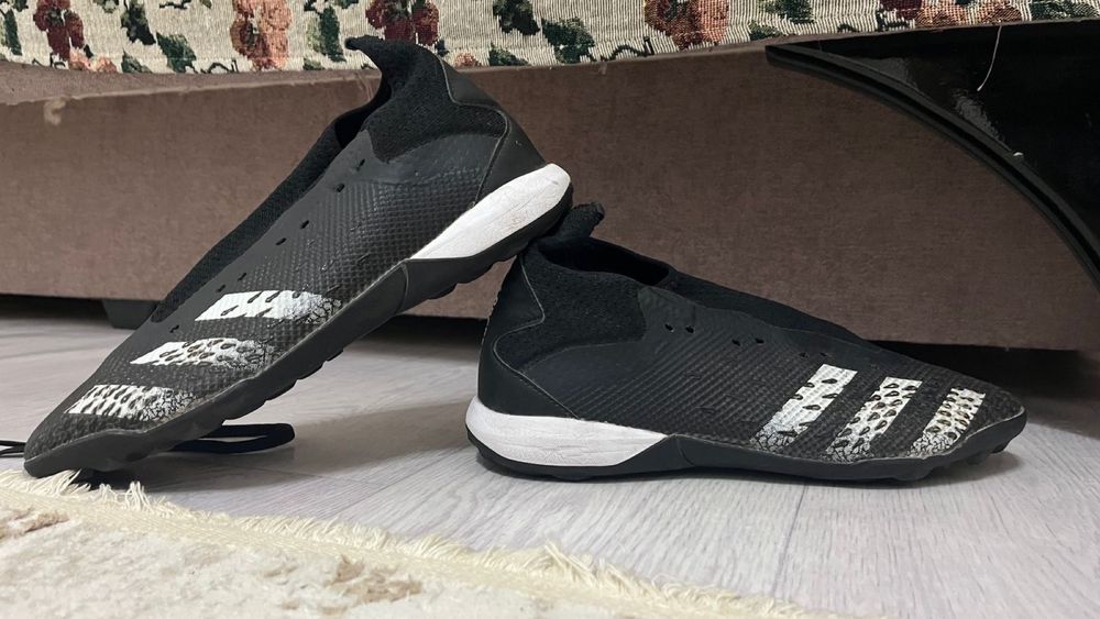 Кроссовка футбольный