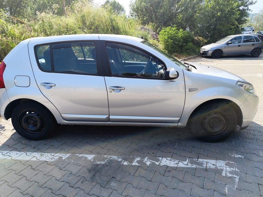 Vând Dacia Sandero Laureate
