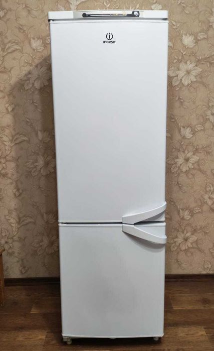 Холодильник Indesit