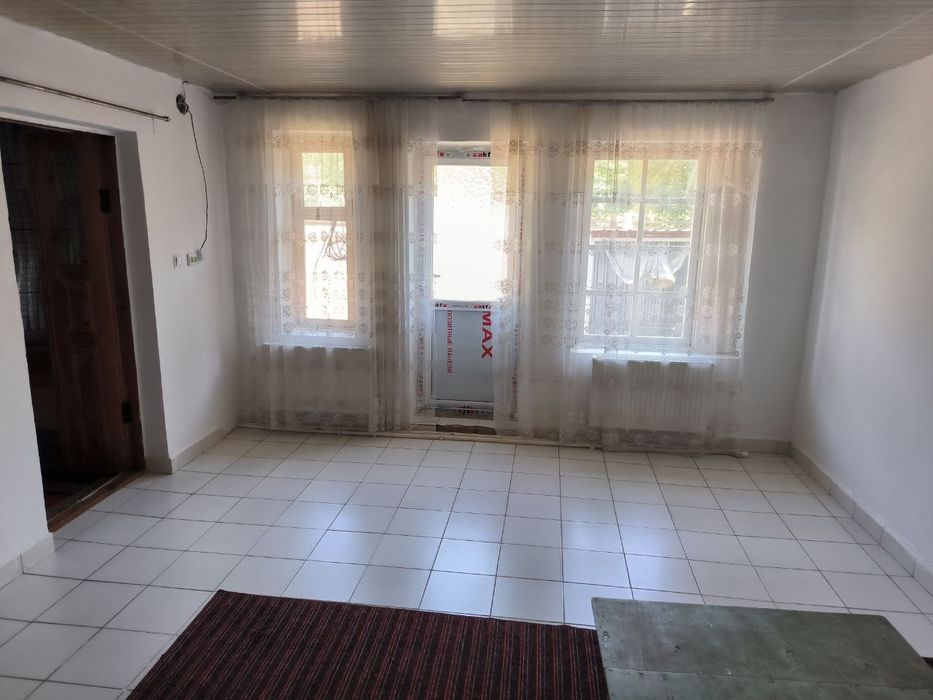 Зангиота ижарага 1 хонали ҳовли - жой 200  у. е. Срочно.