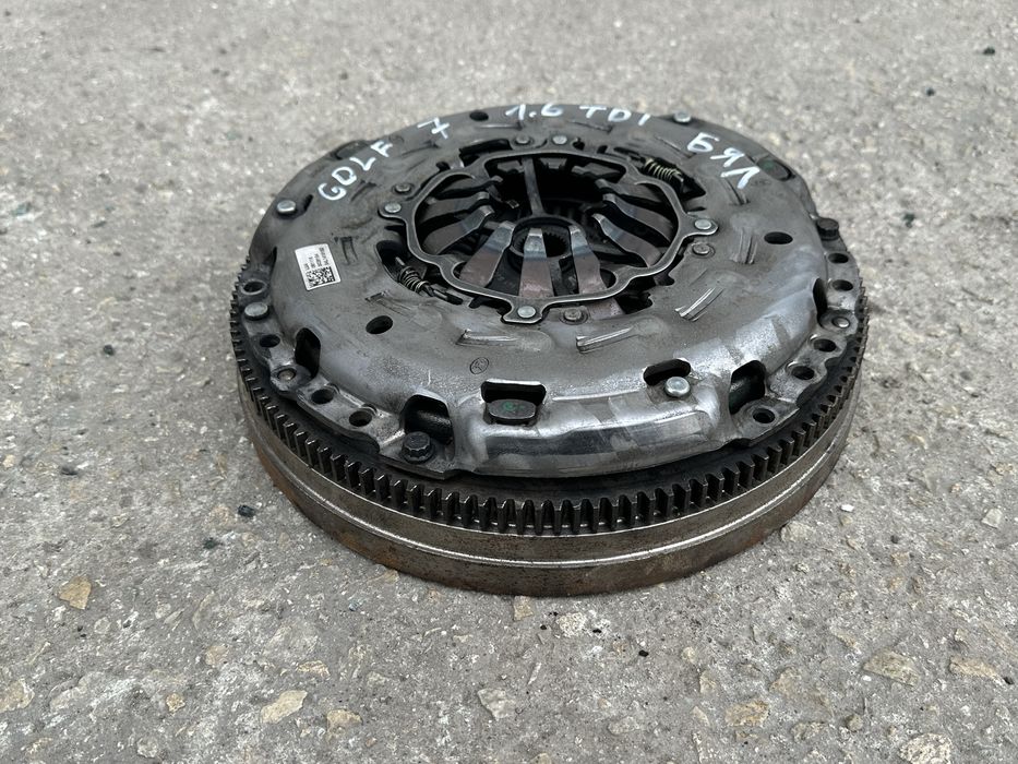 Демпферен маховик комплект за Фолксваген  Голф 7 1.6tdi-110k!