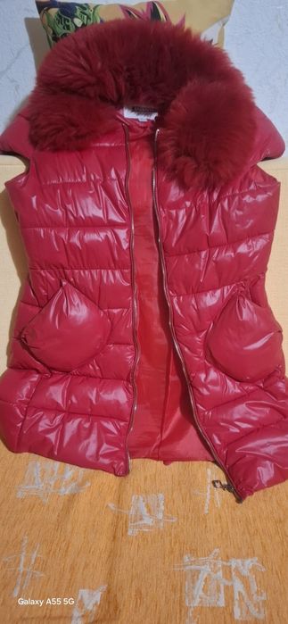 Грейка с изкуствен пух на яката