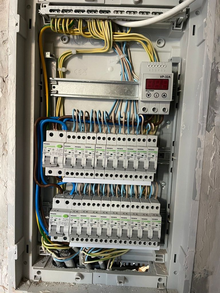 Electrician Sibiu particular . Case , panouri fotovoltaice.