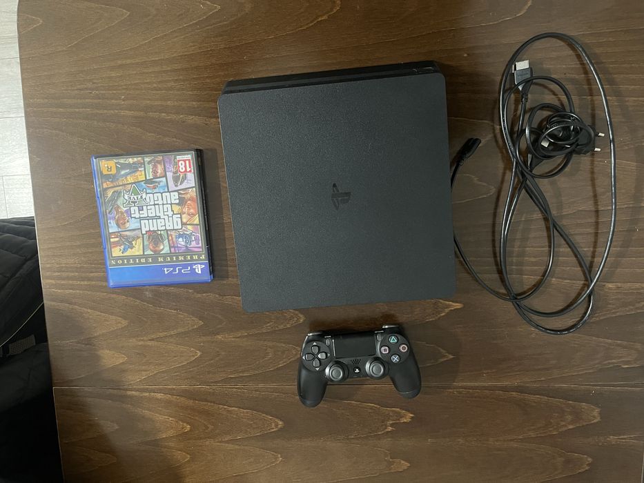 Playstation 4 slim 500 gb изчистен с игра GTA5