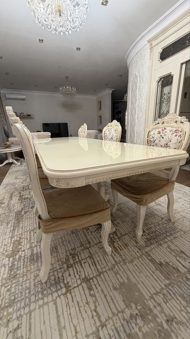 Стол и 12 стульев