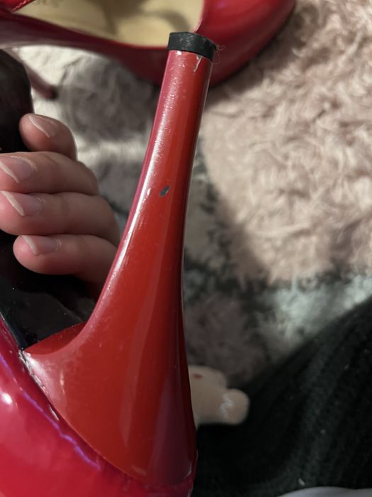 Червени дамски токчета