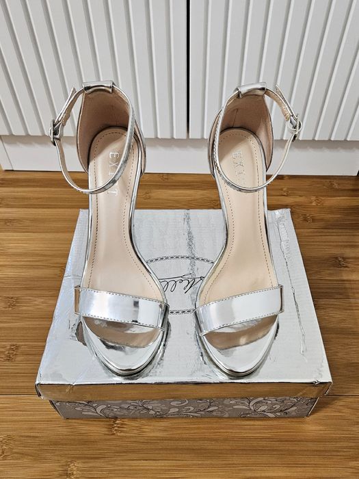 Sandale argintii 37_38 ocazie toc inalt