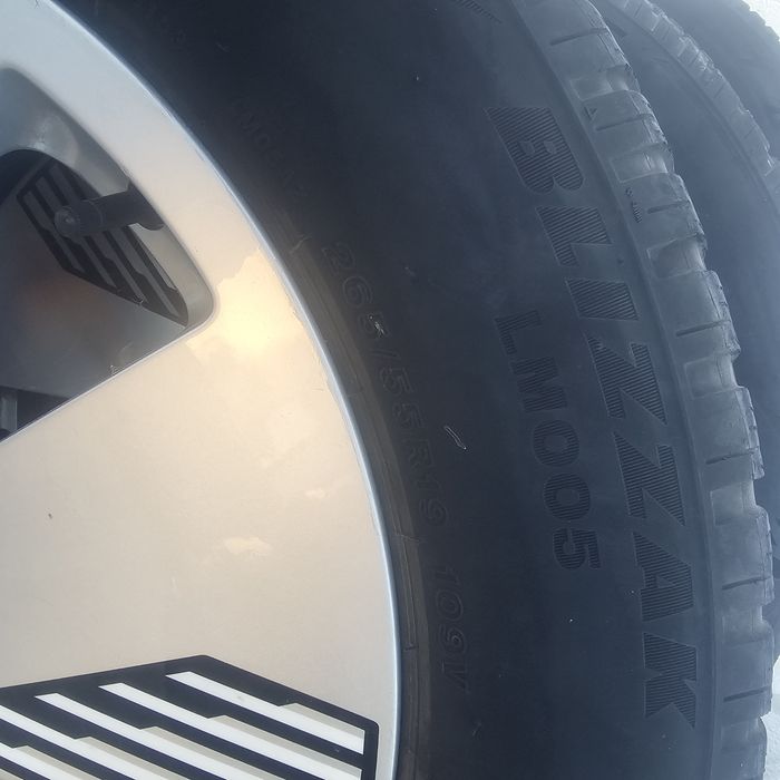 Зимни гуми с джанти 265/55/19 Bridgestone