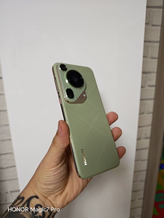 Vand sau schimb Huawei Pura 70 Ultra Green 16/512GB totul original.