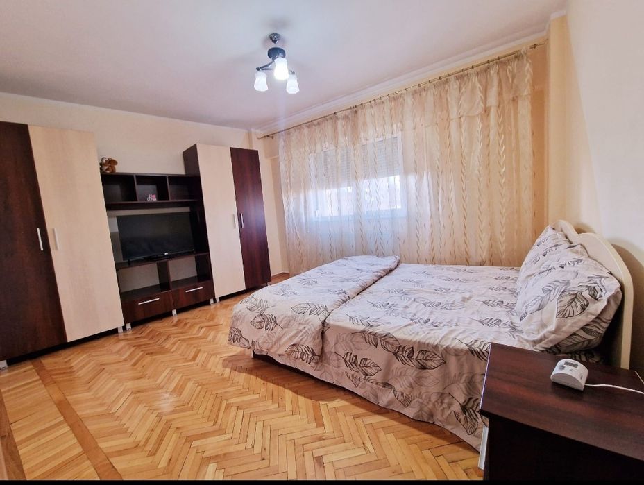 Închiriez 2 camere centru