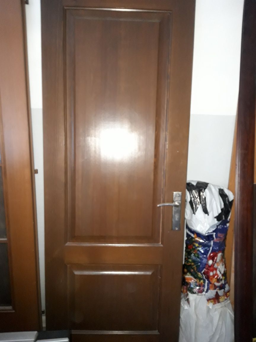 Продаются 2 Двери б/у