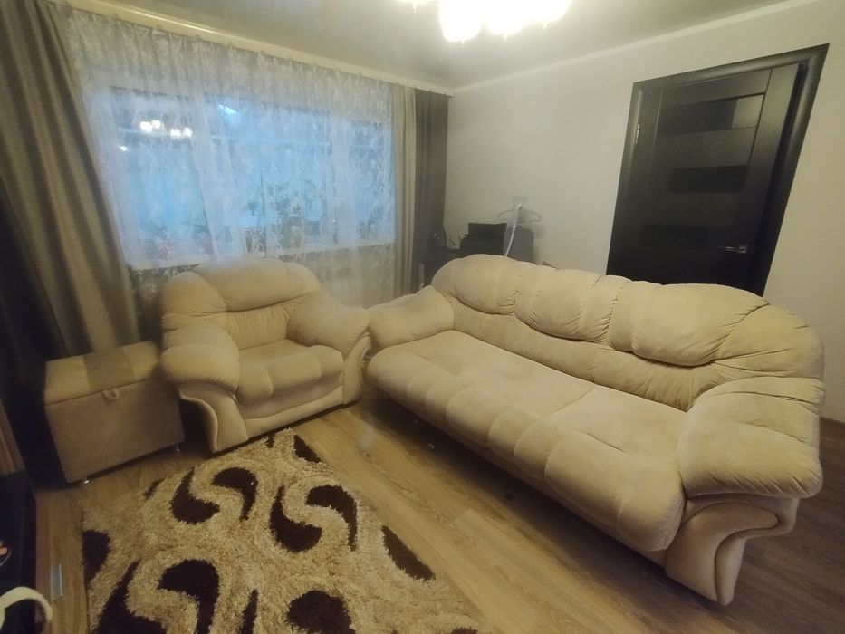 Диван с креслом и пуфиком