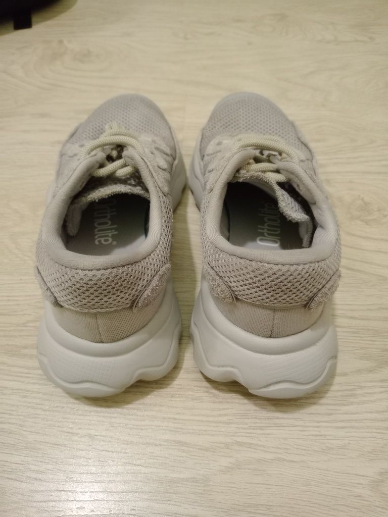 Маратонки Adidas номер 31