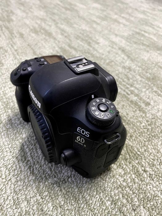 Canon 6D Mark II DSLR 26.2 megapixeli