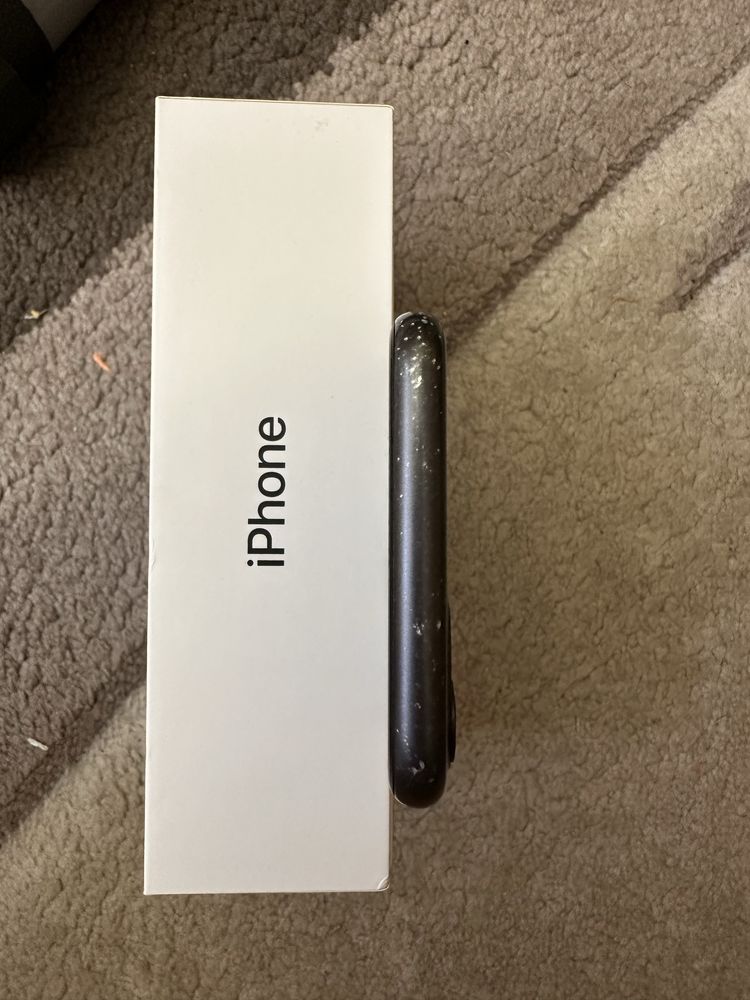 Телефон iPhone 11 64GB