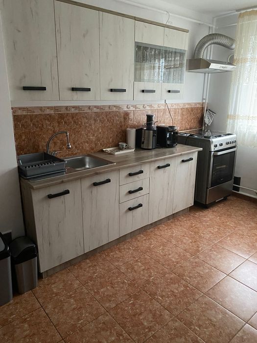 DE VANZARE  .Ap 60 m  2 camere in orasul Fieni