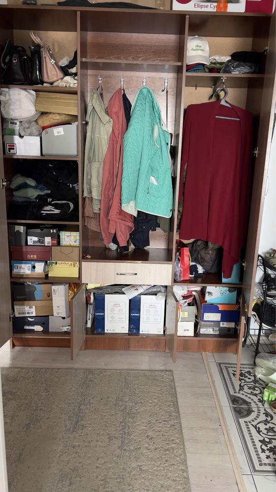 Продам шкаф для прихожей