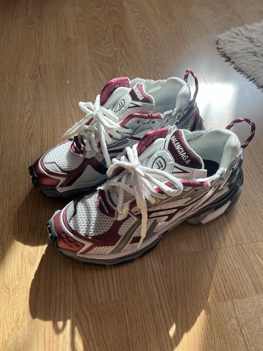 Balenciaga runner burgundy