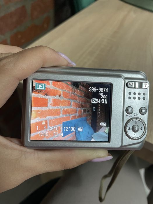 Aparat foto Fujifilm AV100 – 12 MP – cu card SD și husă