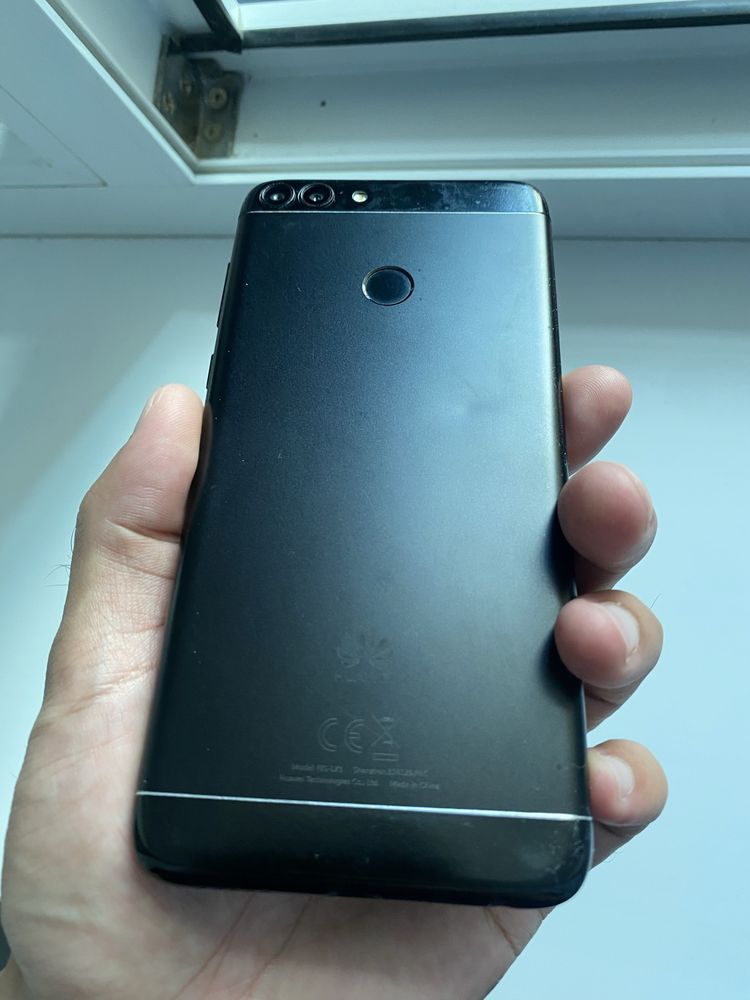 Смартфон Huawei FIG-LX1 P Smart