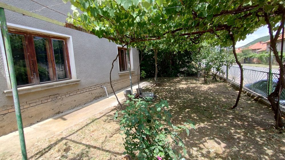 Продава се Къща в с. Петрич, Област София-област - 137 кв.м за 484 €/кв.м - Снимка #1