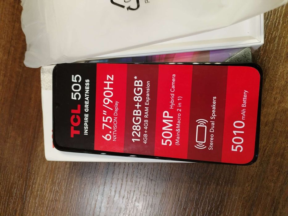 Смартфон TCL 505