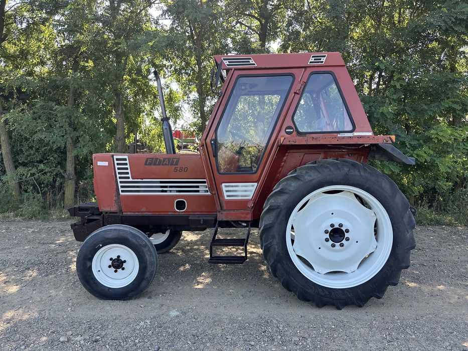 Tractor Fiat 580 cu greutati frontale
