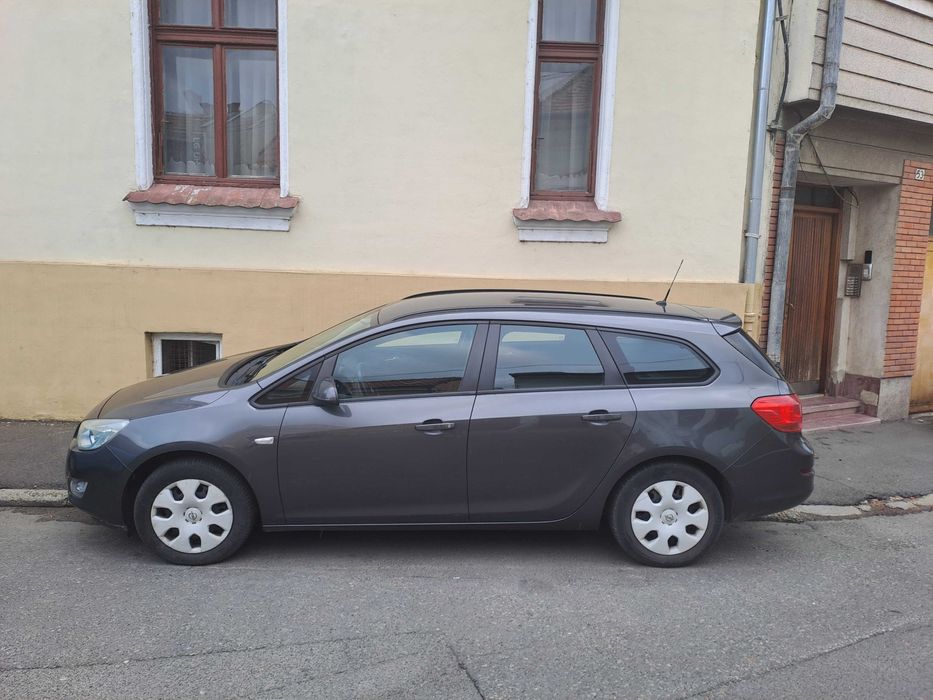 Vand sau schimb Opel Astra Sports Tourer 17CDTI