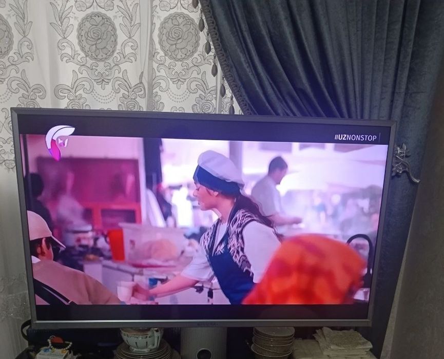 Телевизор. Shivaki 43 диоганал