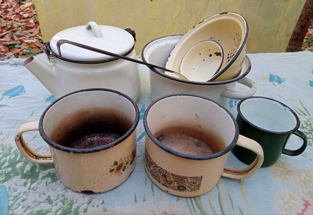 Эмалированная утварь с дефектами, 7 предметов