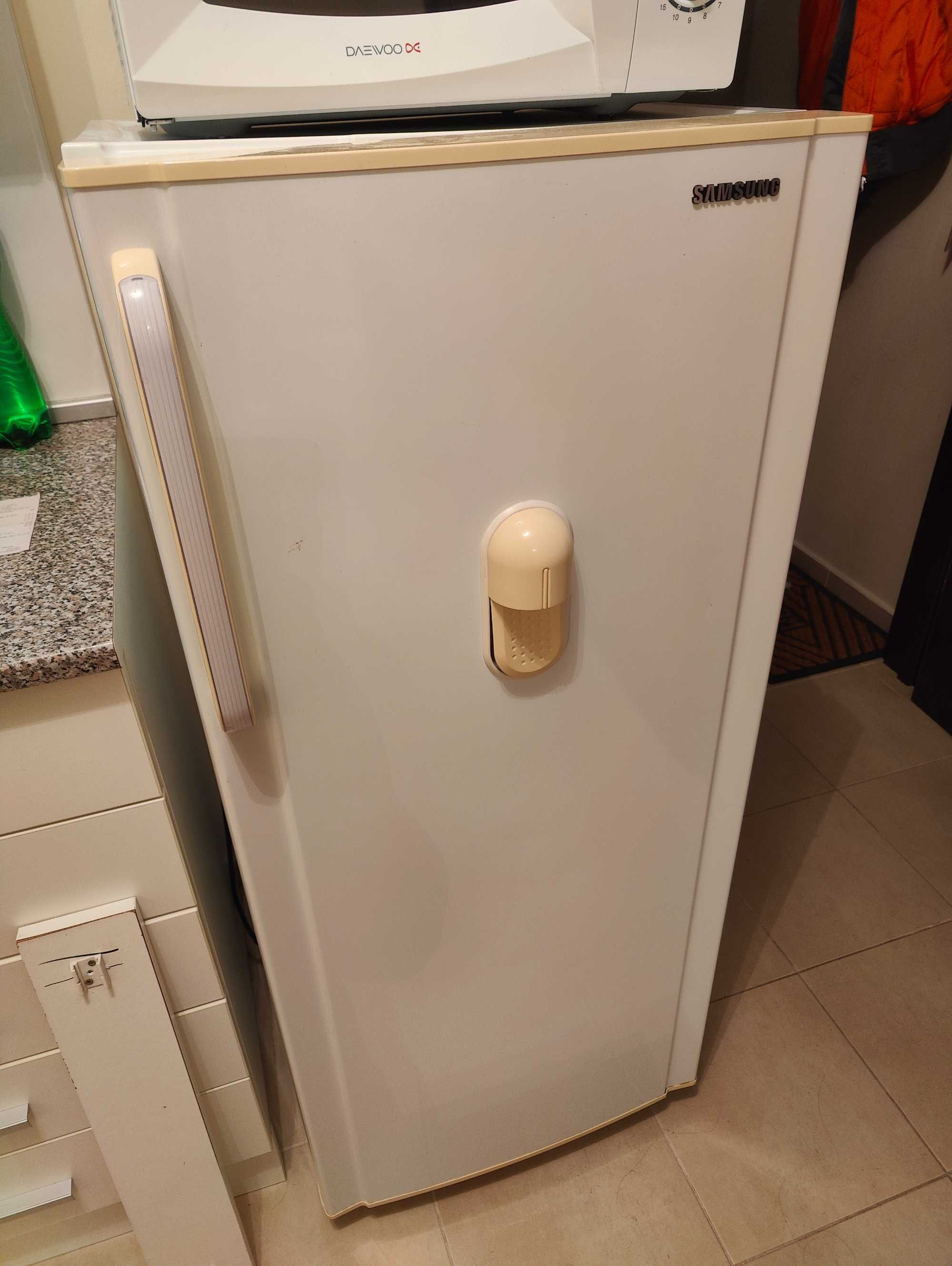 Хладилник Samsung RA21V