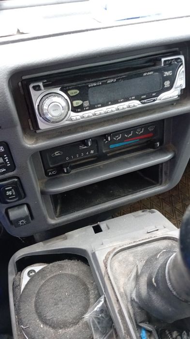 Нисан серена цял за части