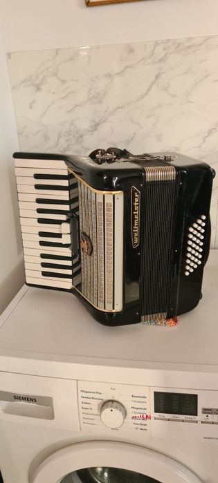 Vînd acordion in stare bună