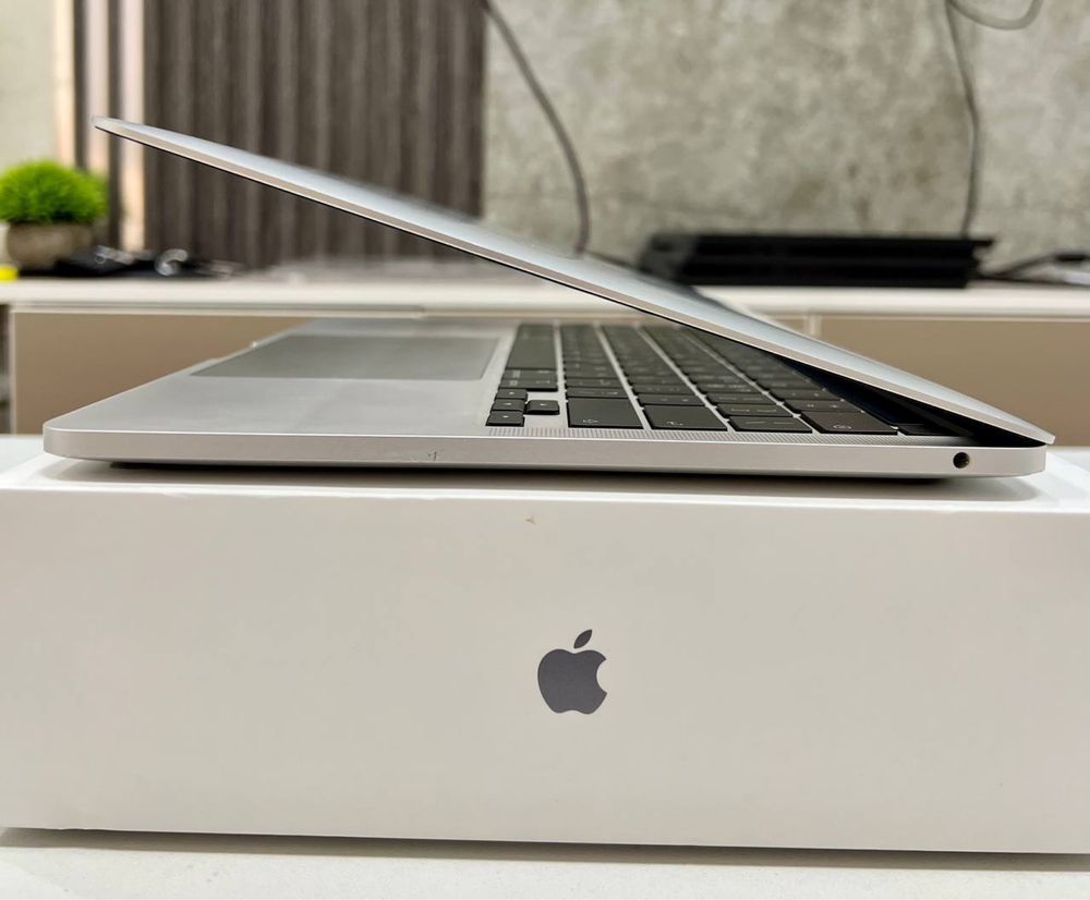 Mac Book M1 13 inch