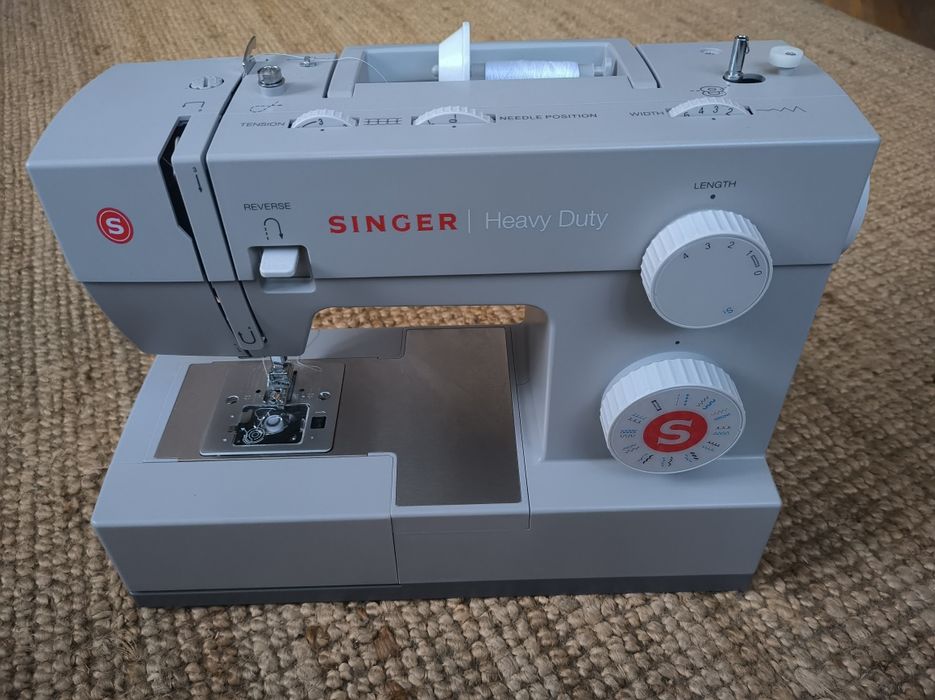 Mașină de cusut SINGER Heavy Duty 4423 + accesorii