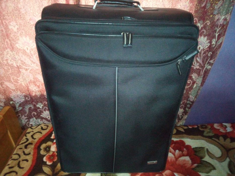 de  vanzare   valiza   mare !!!