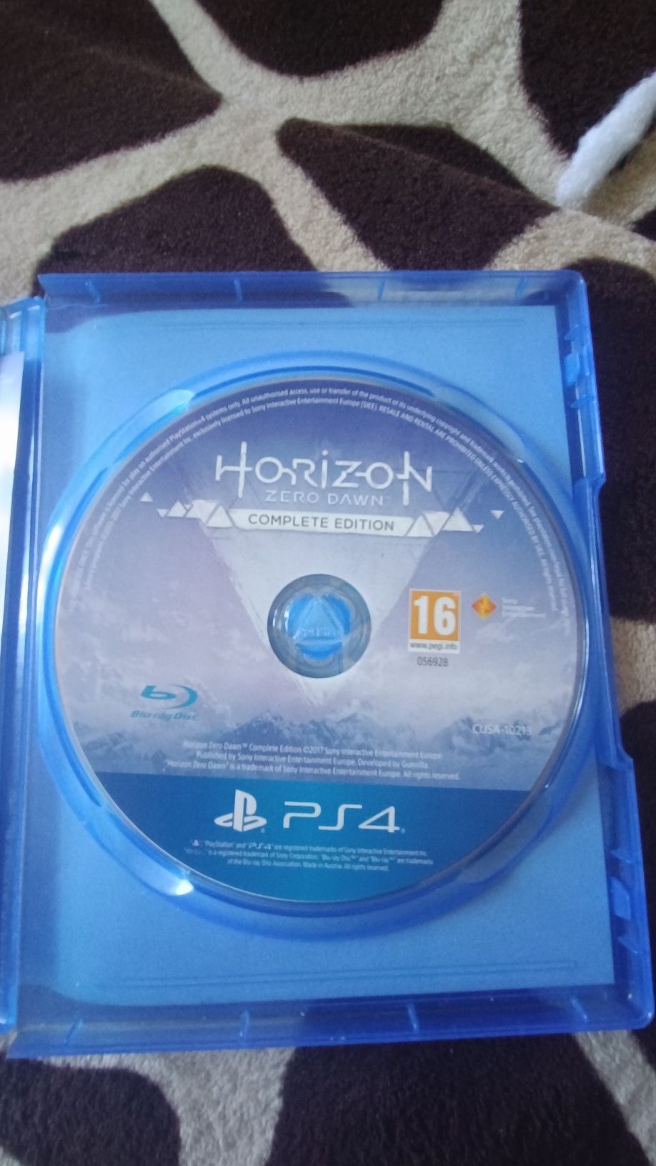 Продаю PS4 фат (1TB) в полной комплектации + сумка