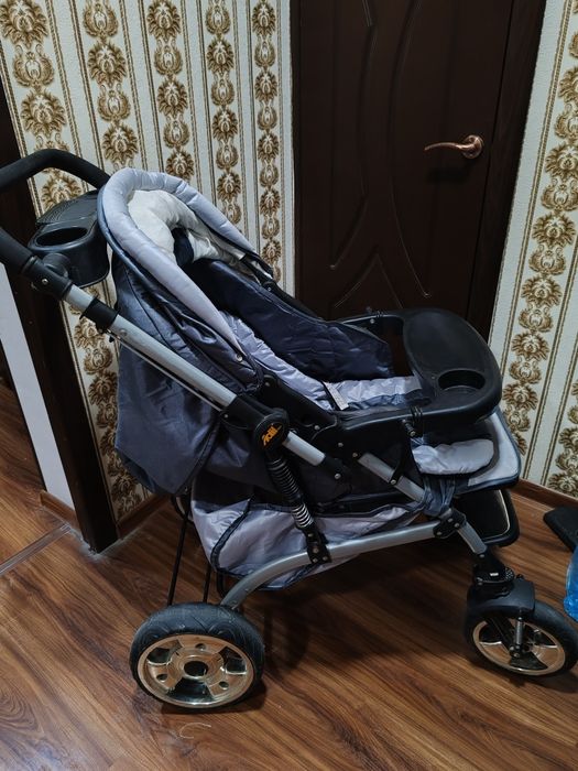 Детская коляска в отличном состоянии