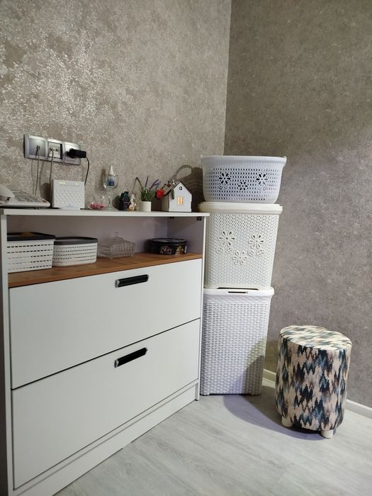 Продается 4 комнатная квартира . 2 этаж. Не боковой..