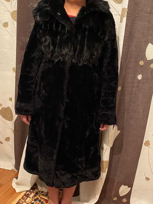 Продам шубу мутон со вставками норки