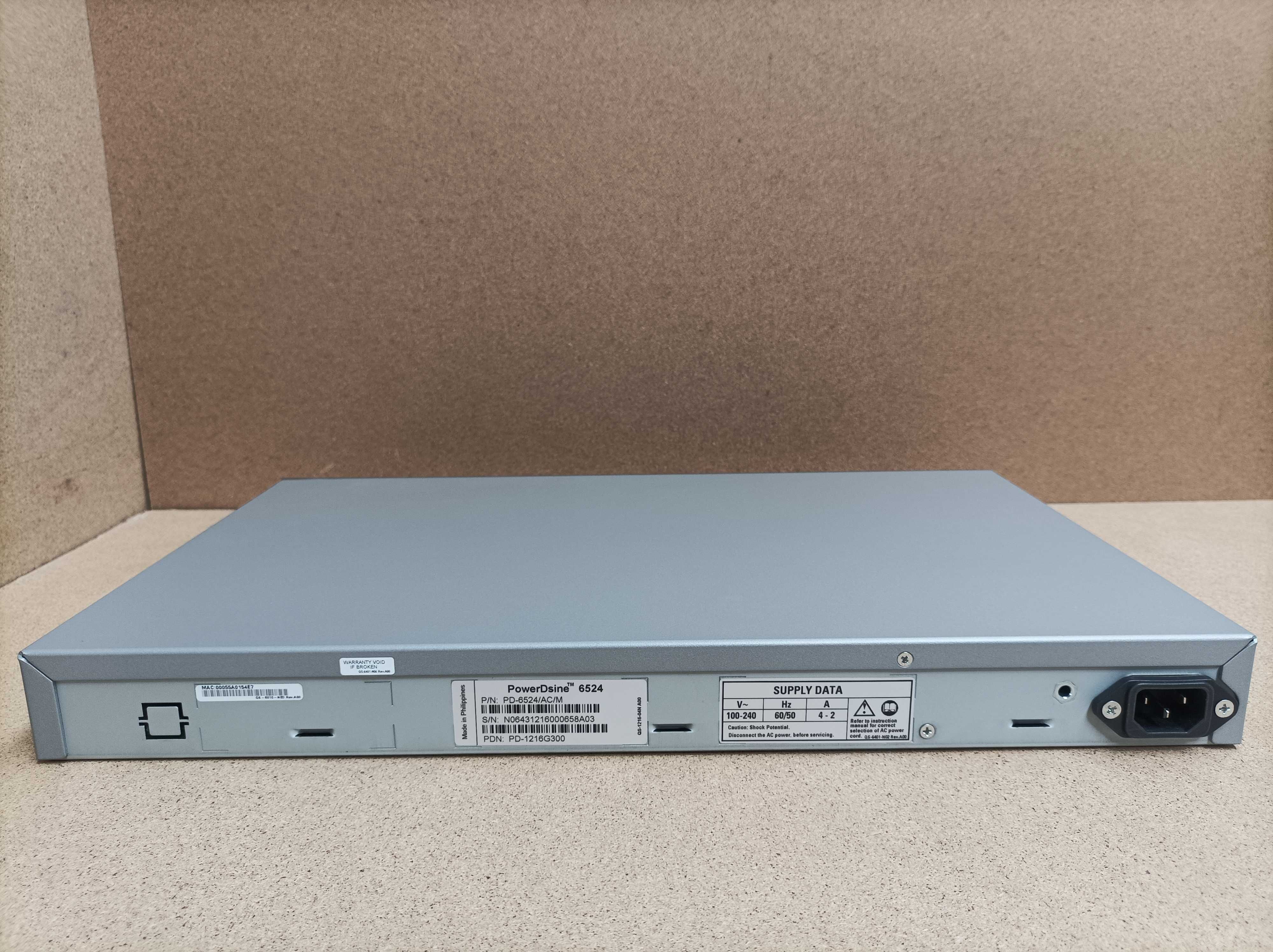 switch cu management Microsemi 6524 - 24 porturi
