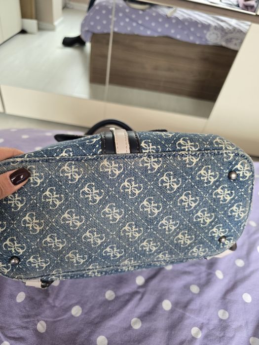 Дамска раница GUESS