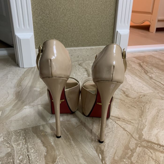 Sandale cu platforma,model deosebit!